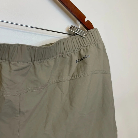 NWT Columbia|| Blossom Bay Shorts Womens L Gray/green Elastic Stretch Nylon - Picture 10 of 10